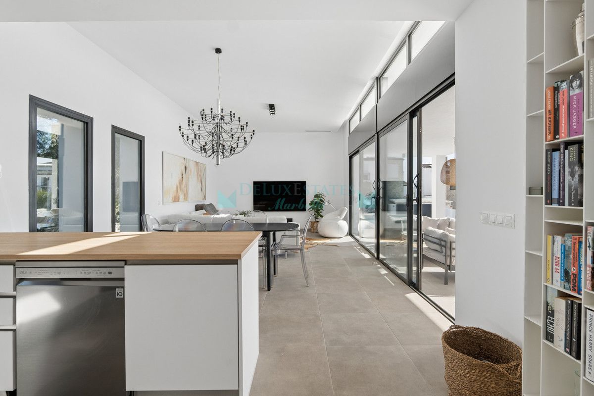 Villa for sale in Valle Romano, Estepona