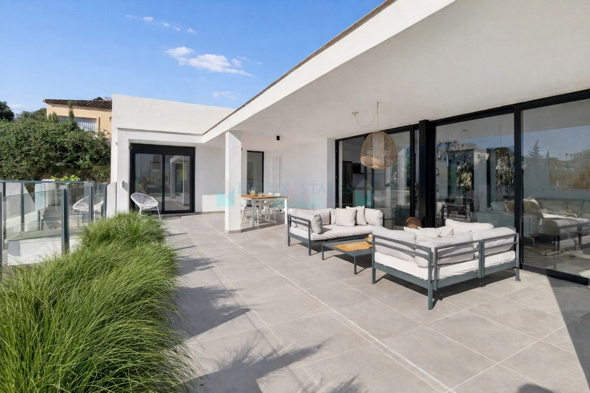 Villa for sale in Valle Romano, Estepona