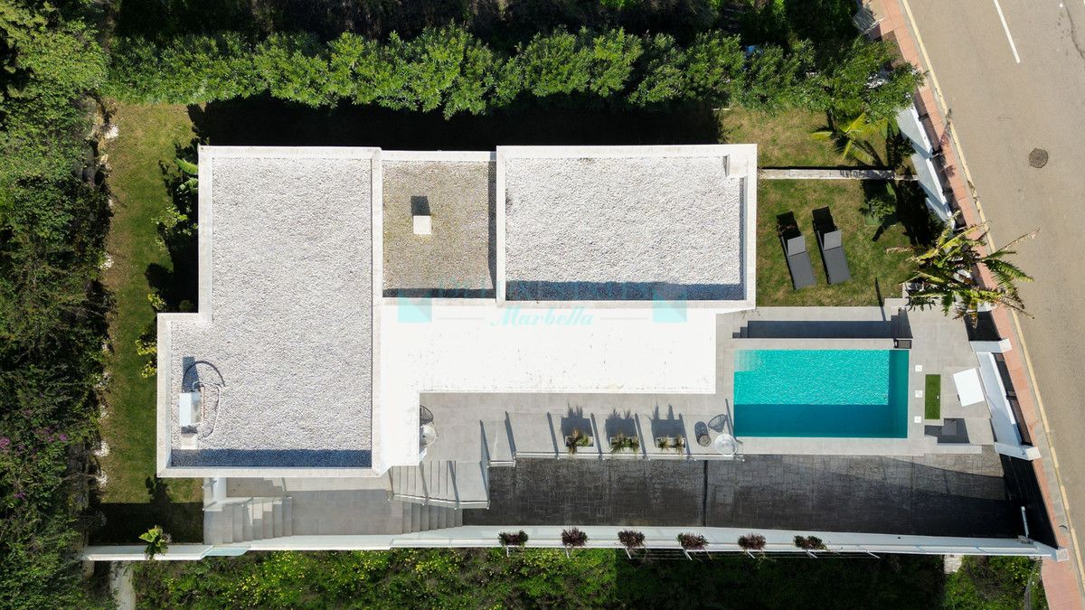 Villa for sale in Valle Romano, Estepona