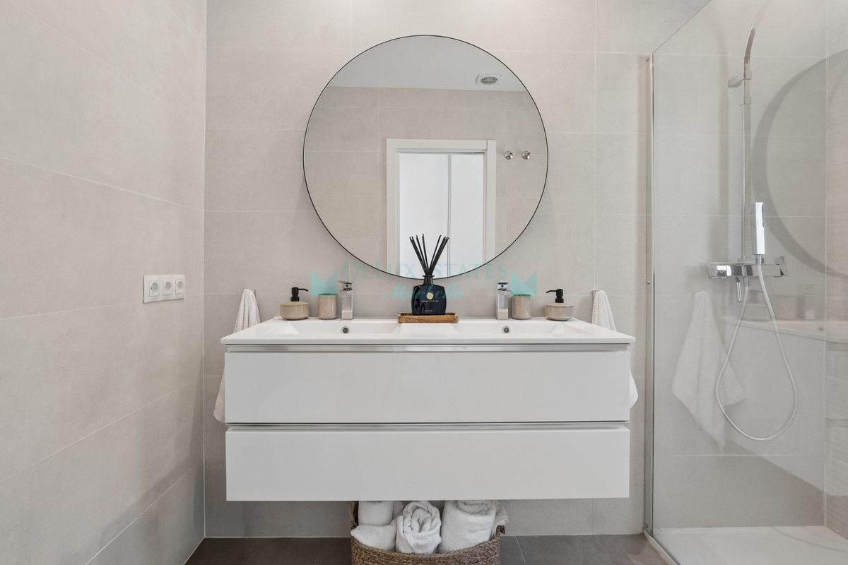 Villa for sale in Valle Romano, Estepona