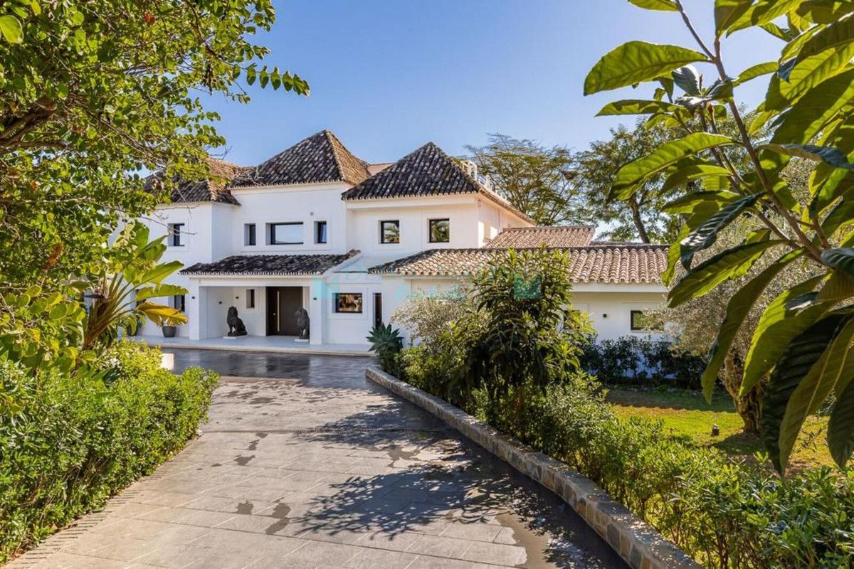 Villa for rent in Atalaya, Estepona