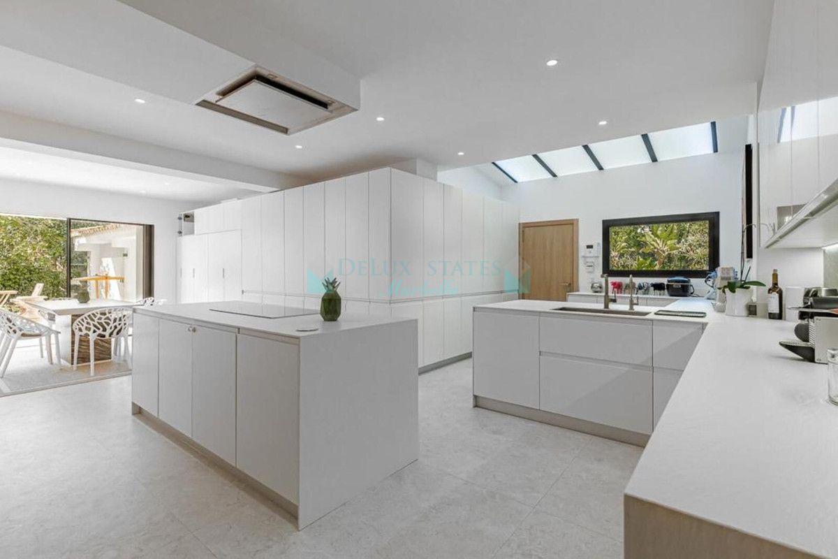 Villa for rent in Atalaya, Estepona