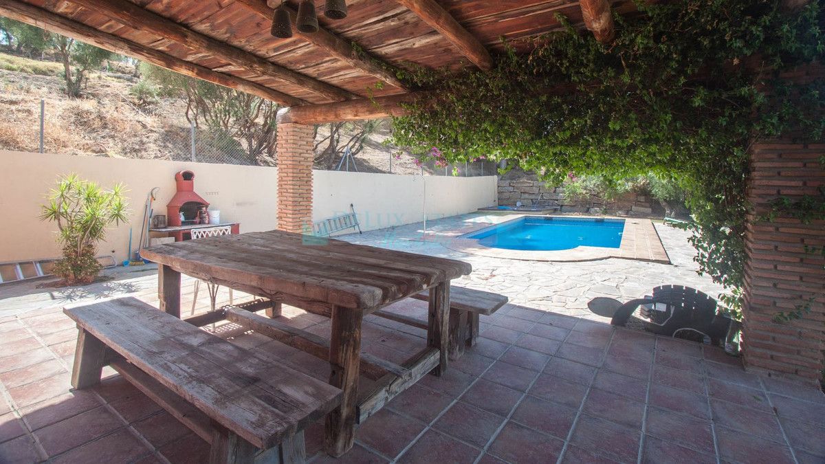 Finca for sale in Estepona