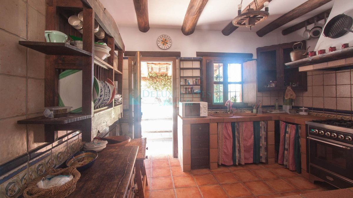 Finca for sale in Estepona