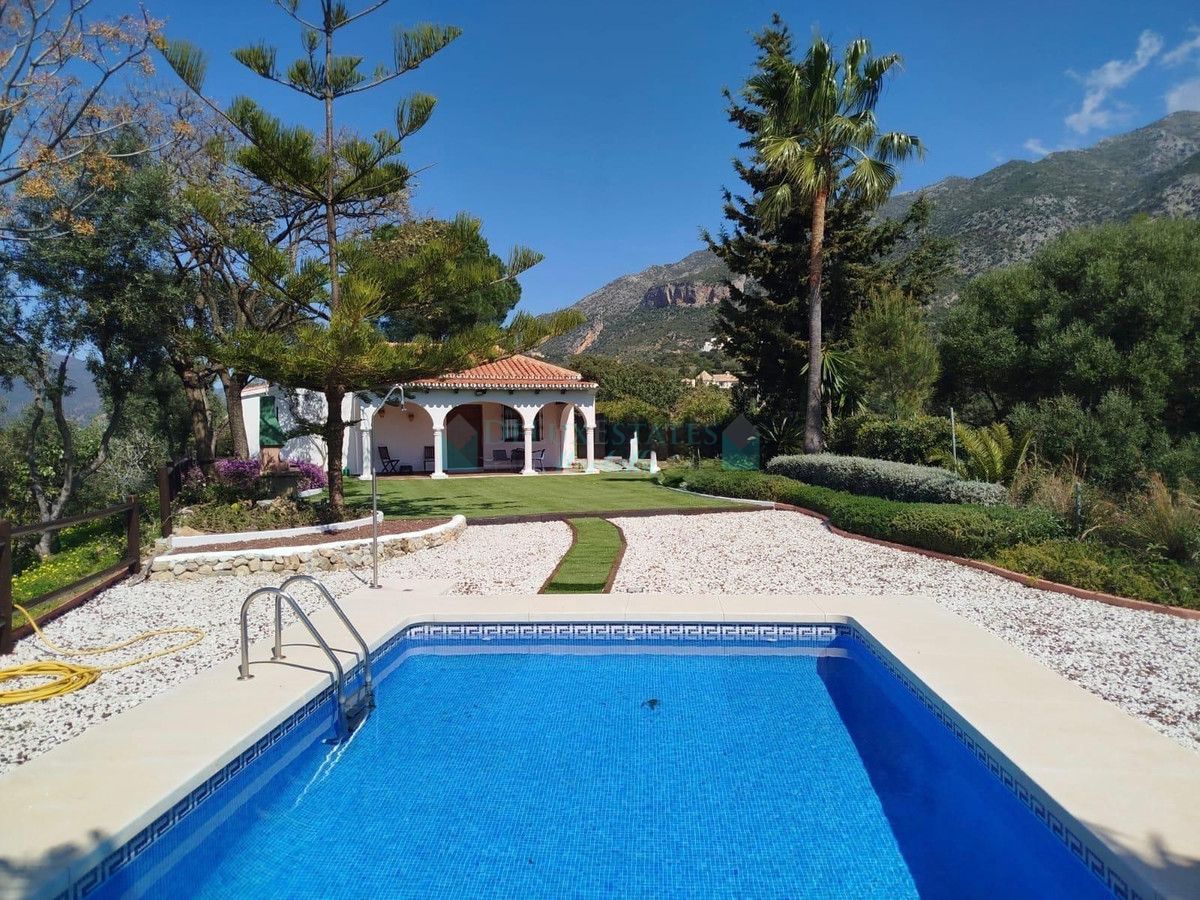 Villa en venta en Istan