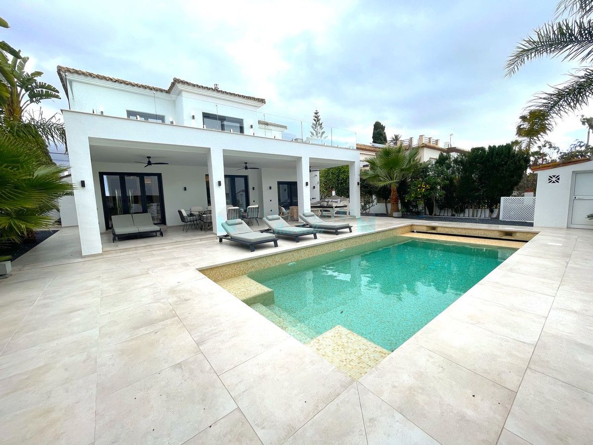 Villa en alquiler en Marbesa, Marbella Este