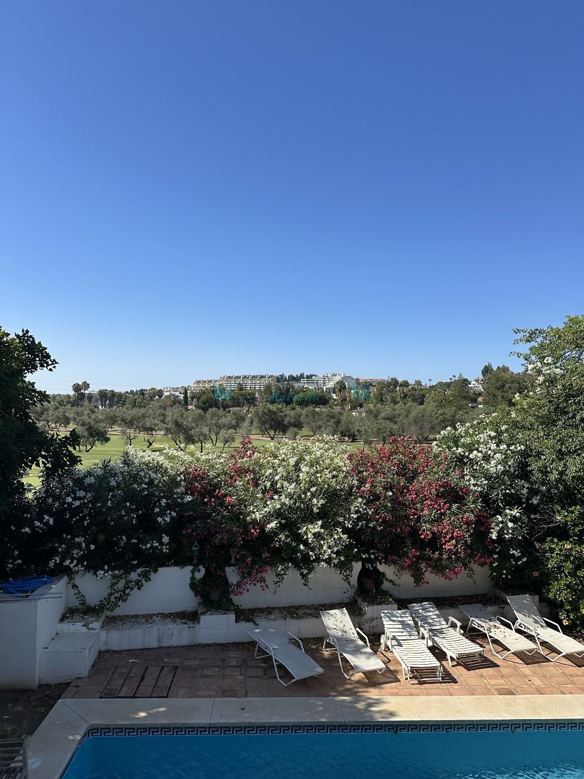 Villa for sale in Nueva Andalucia