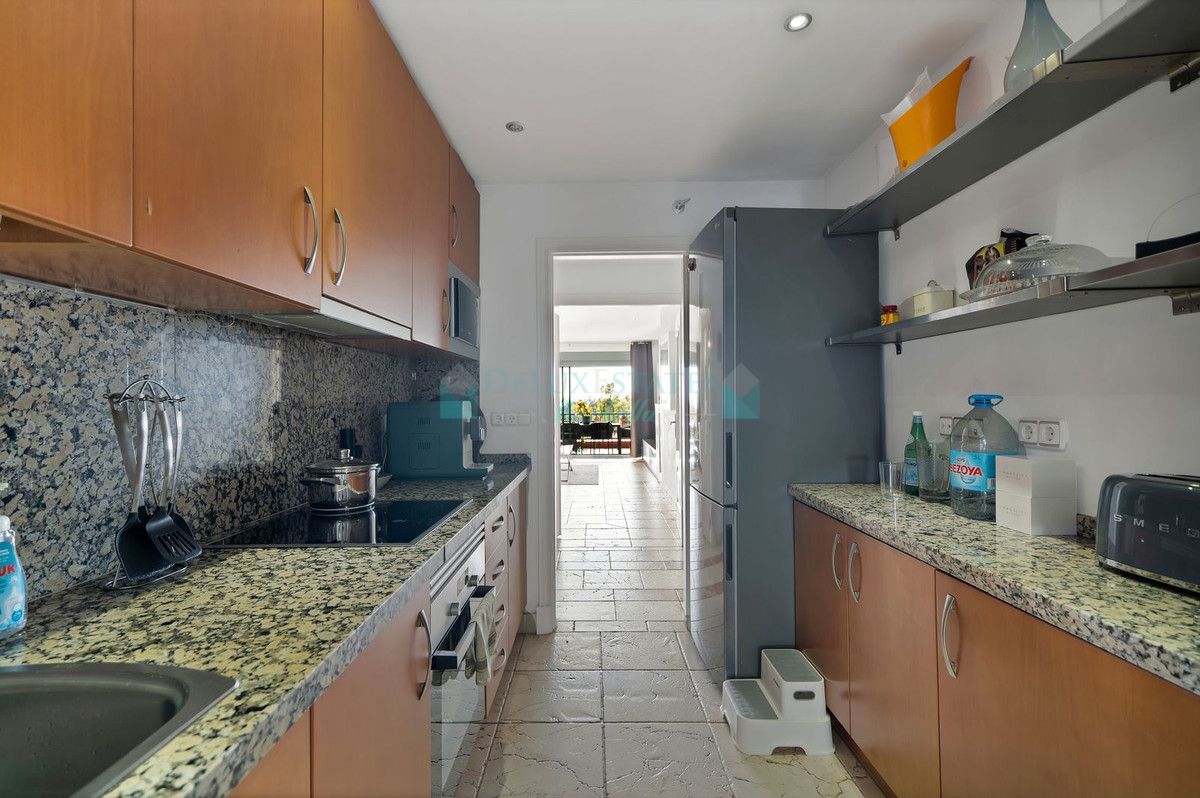 Apartment for sale in Atalaya, Estepona
