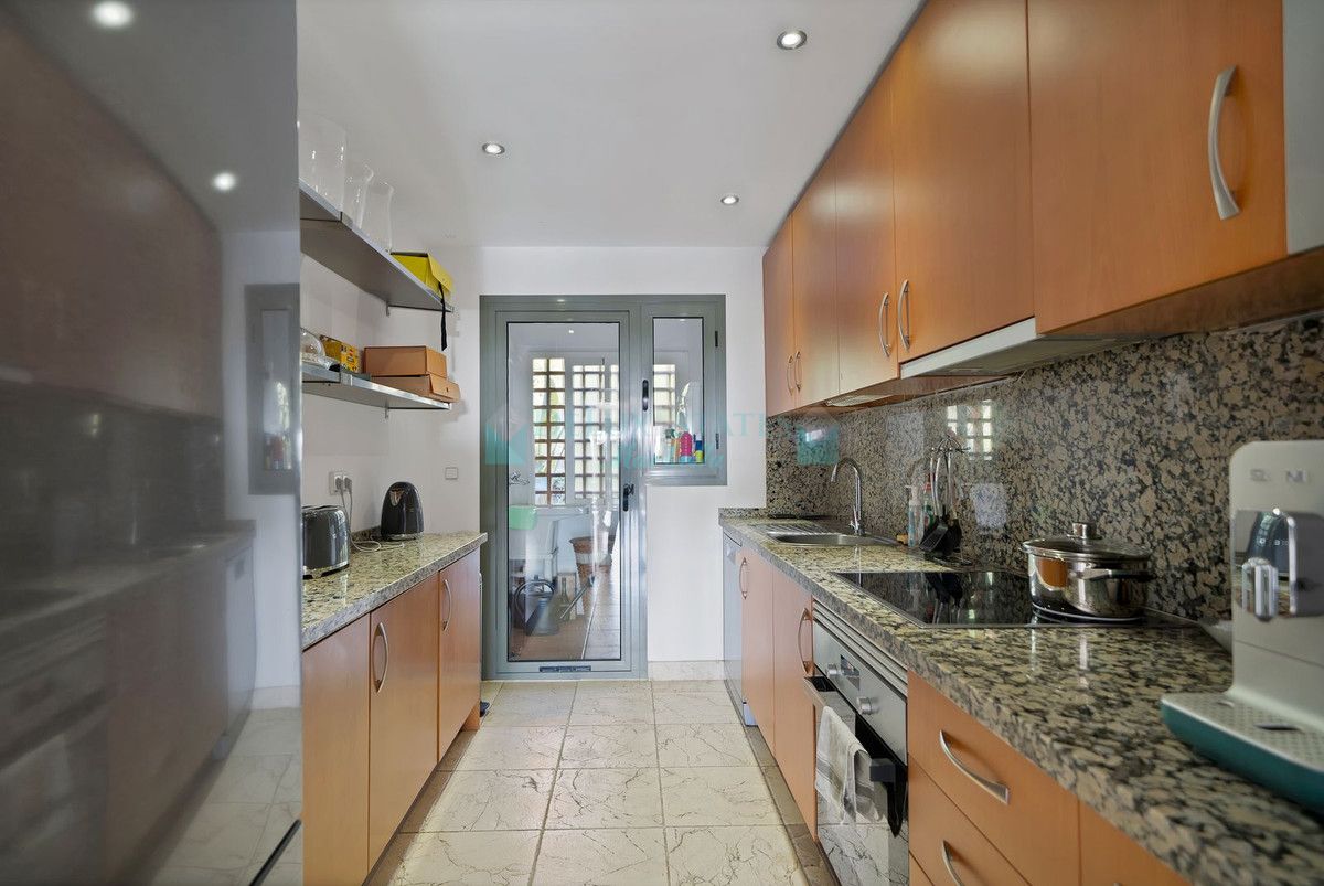 Apartment for sale in Atalaya, Estepona