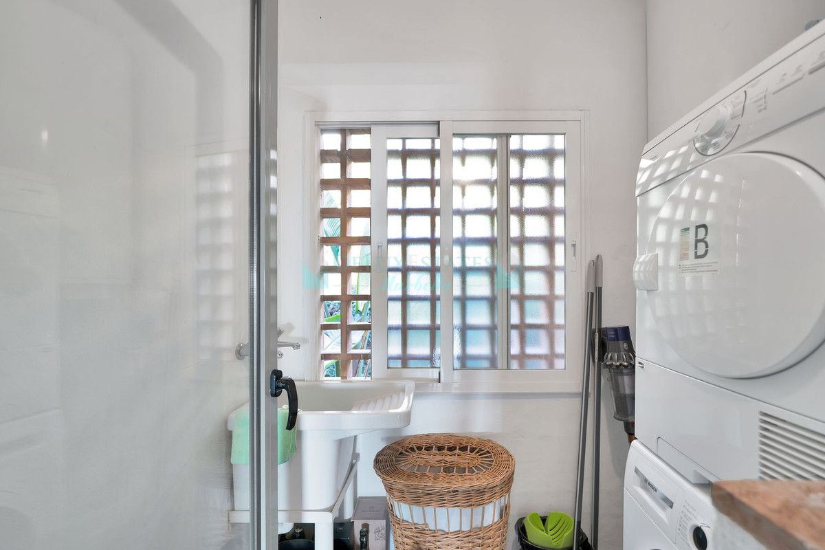 Apartment for sale in Atalaya, Estepona