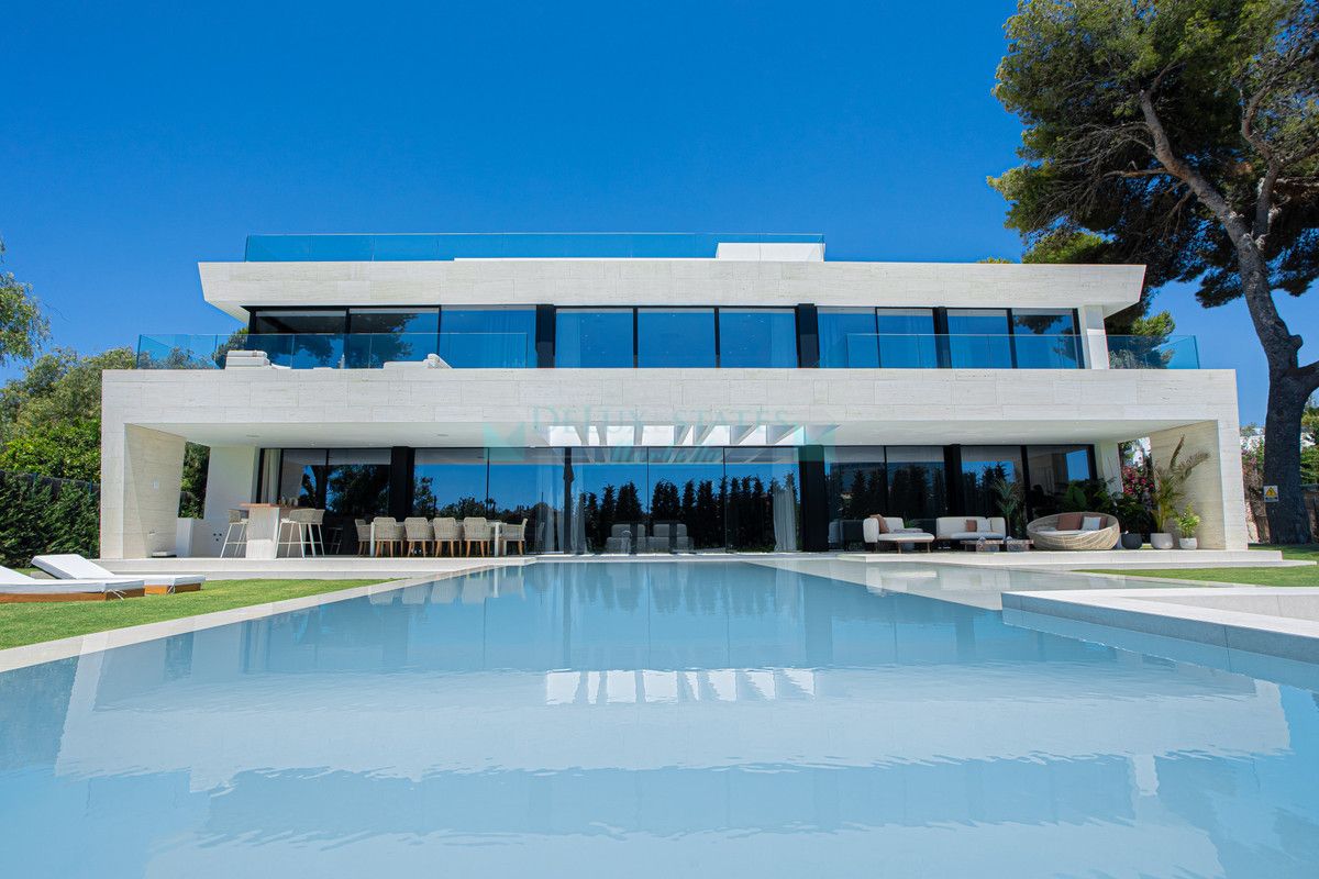 Villa en venta en Los Monteros, Marbella Este