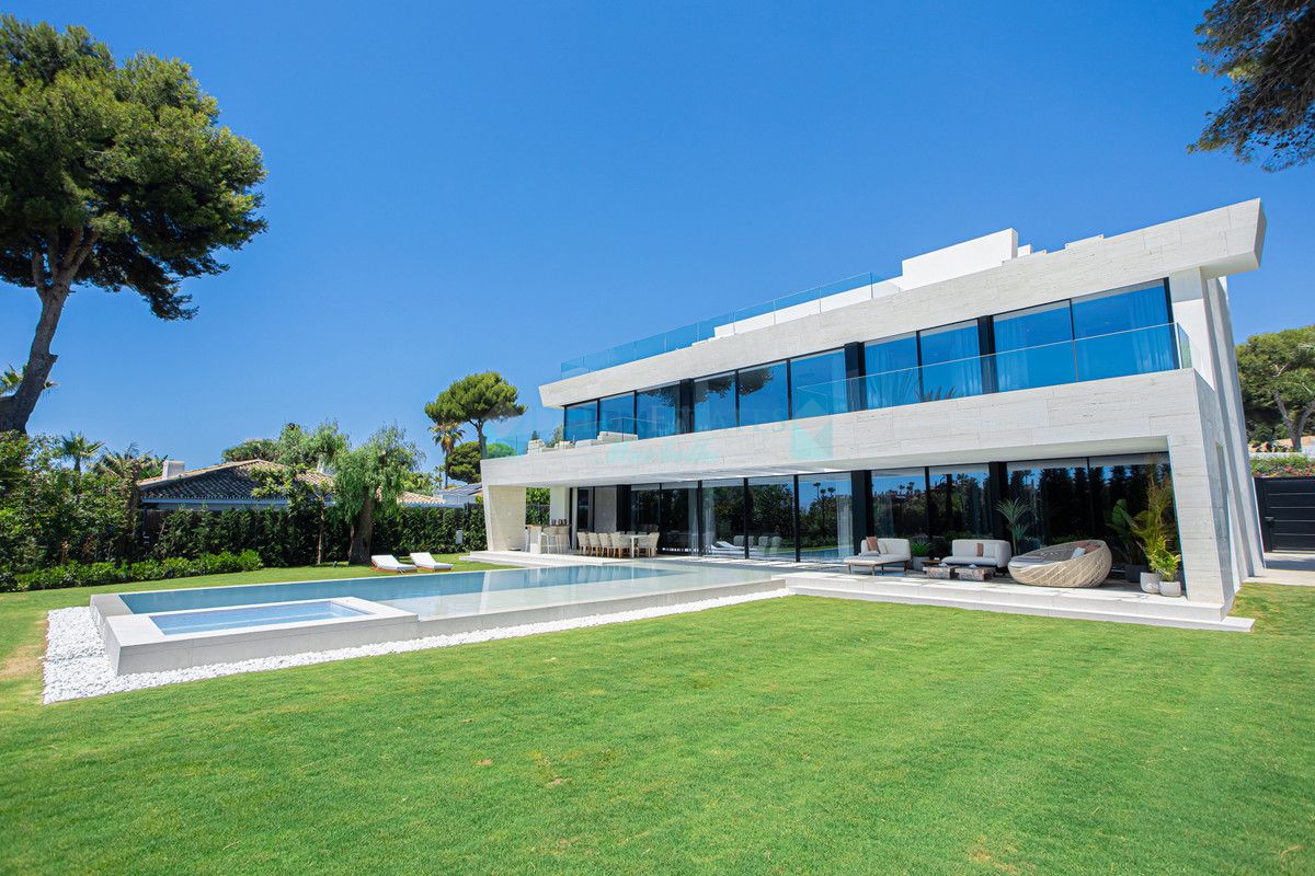 Villa en venta en Los Monteros, Marbella Este