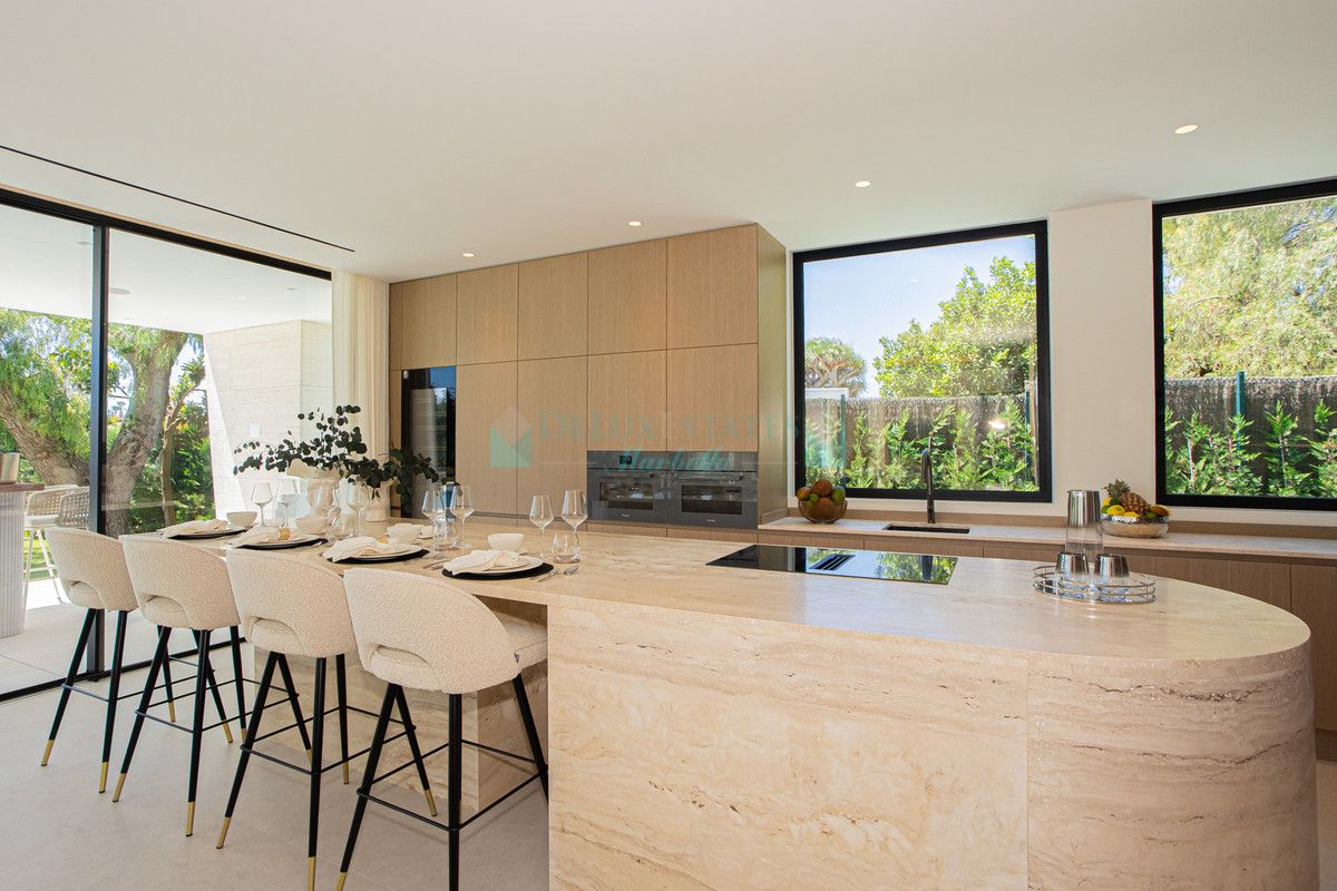 Villa en venta en Los Monteros, Marbella Este