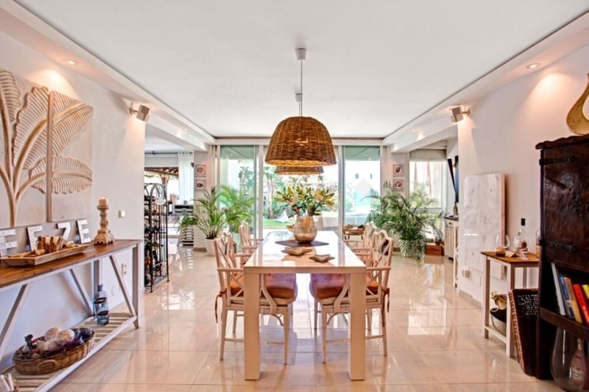 Villa for rent in Marbesa, Marbella East