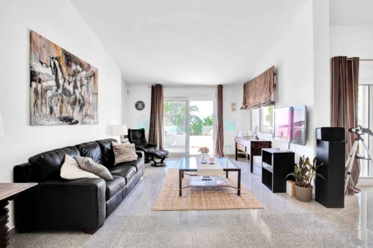 Villa for rent in Marbesa, Marbella East