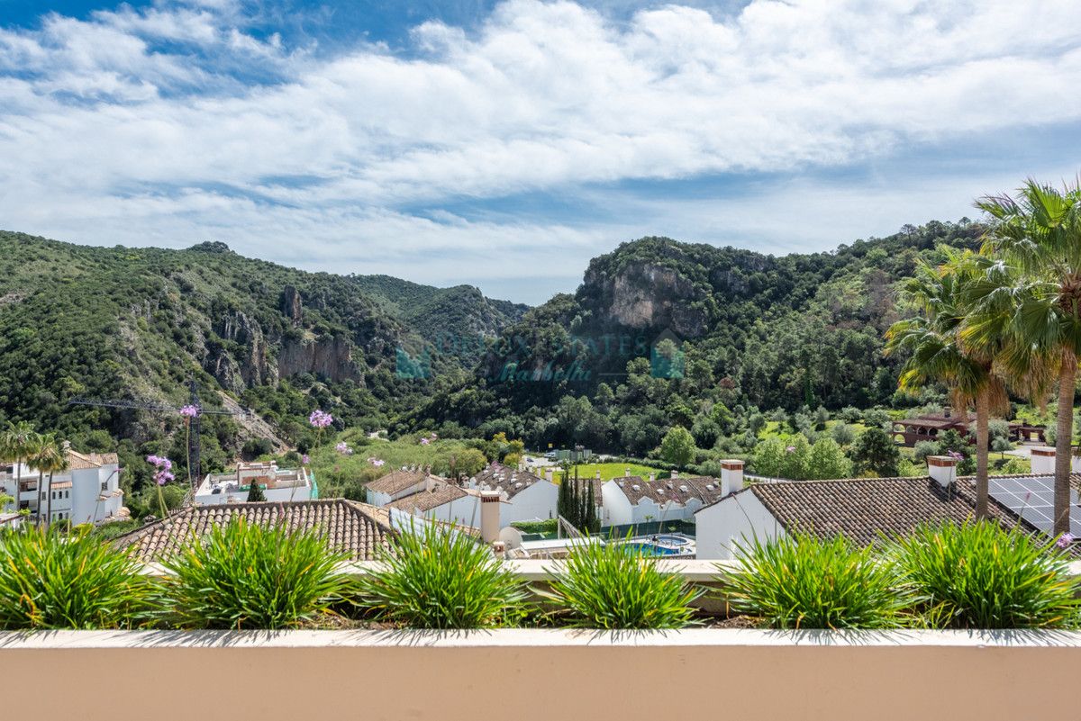 Town House for sale in Benahavis