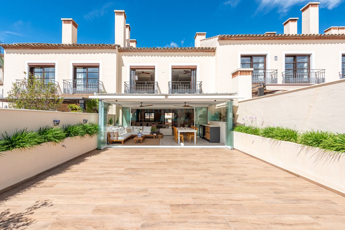 Town House for sale in Benahavis