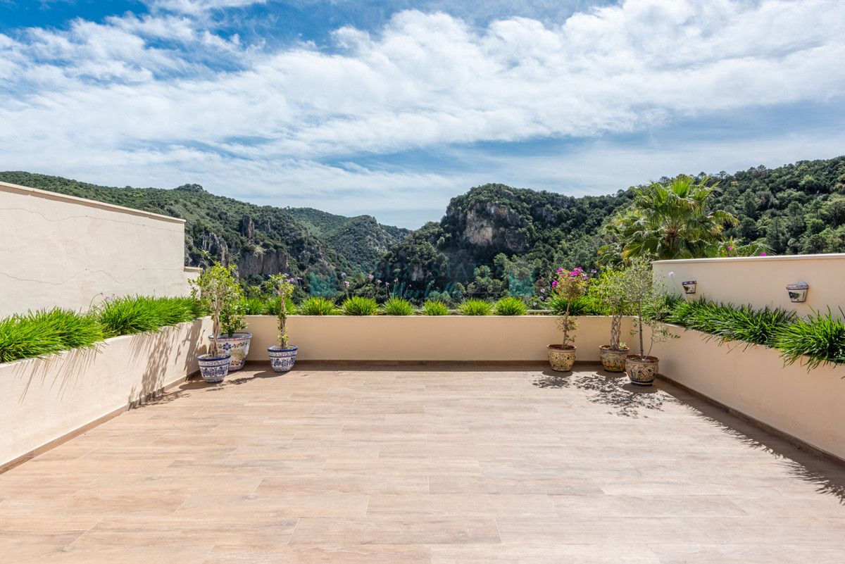 Town House for sale in Benahavis