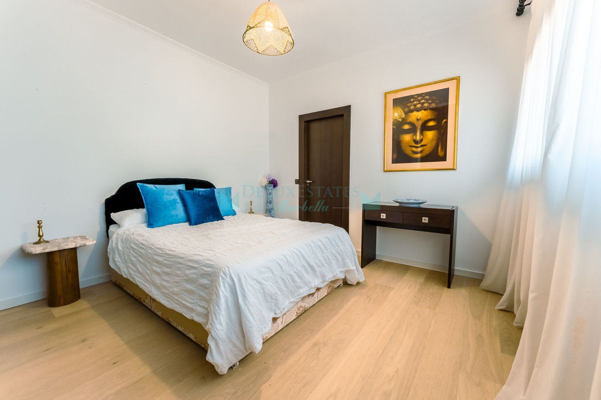 Villa for sale in Benahavis