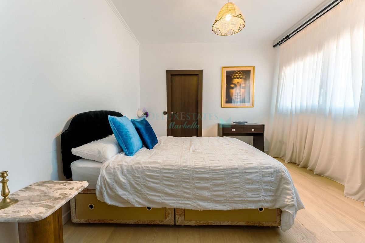 Villa for sale in Benahavis