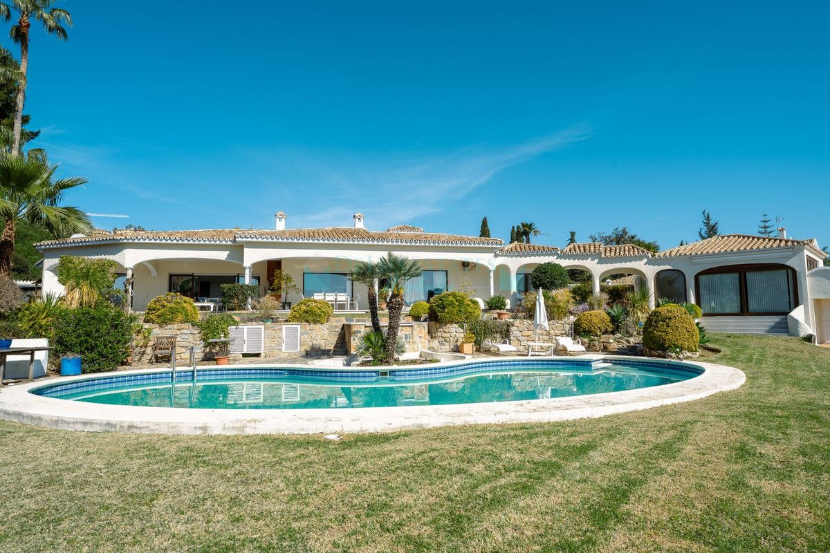Villa for sale in Benahavis