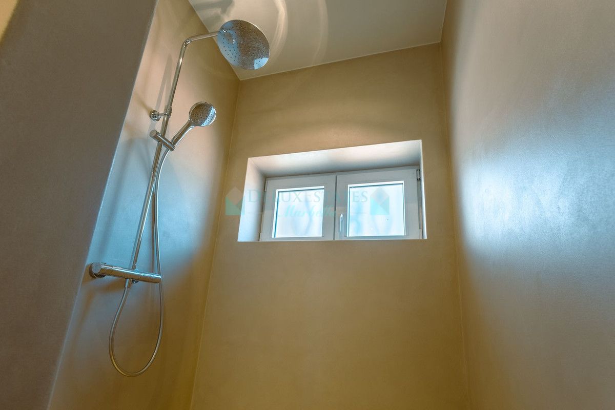 Villa for sale in Benahavis