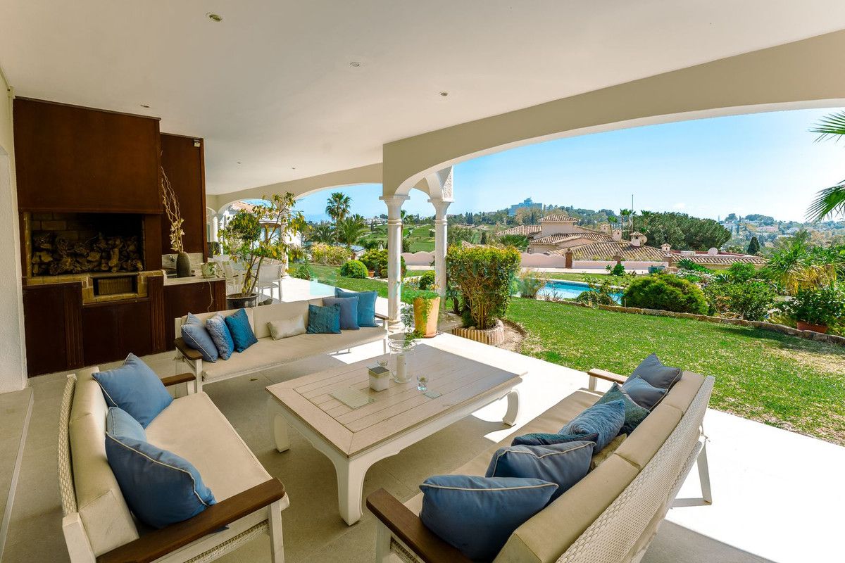 Villa for sale in Benahavis