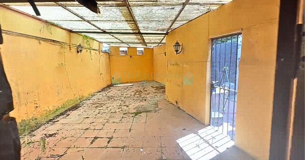 Office for sale in El Paraiso, Estepona