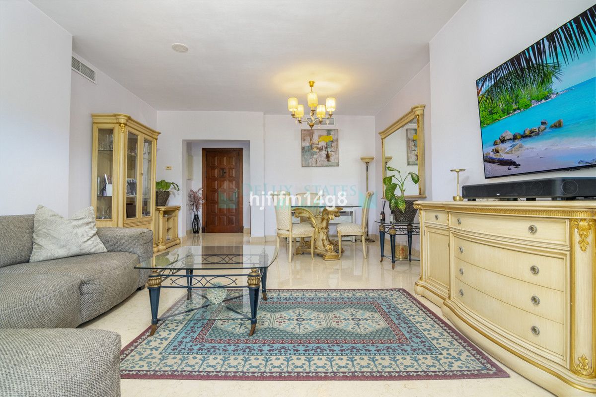 Ground Floor Apartment for sale in Benahavis