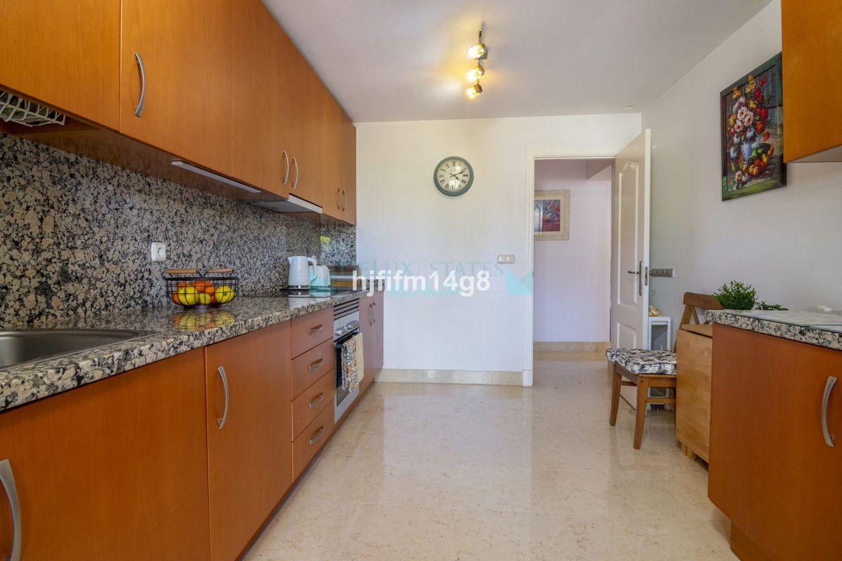 Ground Floor Apartment for sale in Benahavis