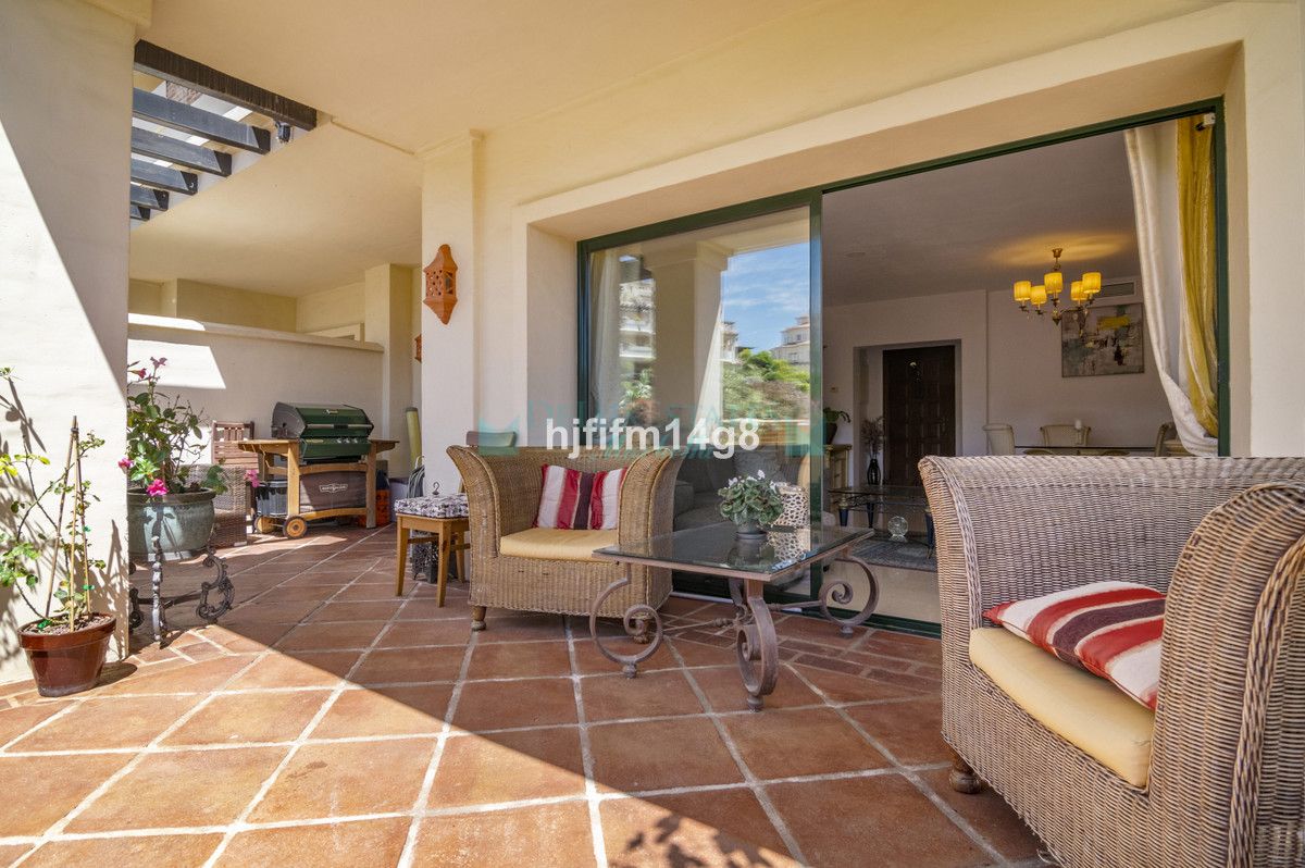 Ground Floor Apartment for sale in Benahavis