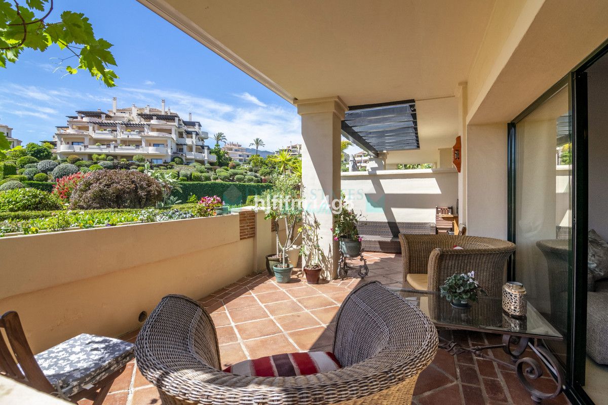 Ground Floor Apartment for sale in Benahavis