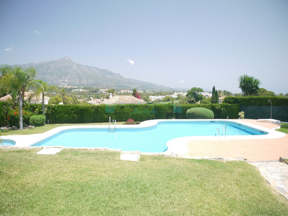 Villa Pareada en venta en Nueva Andalucia