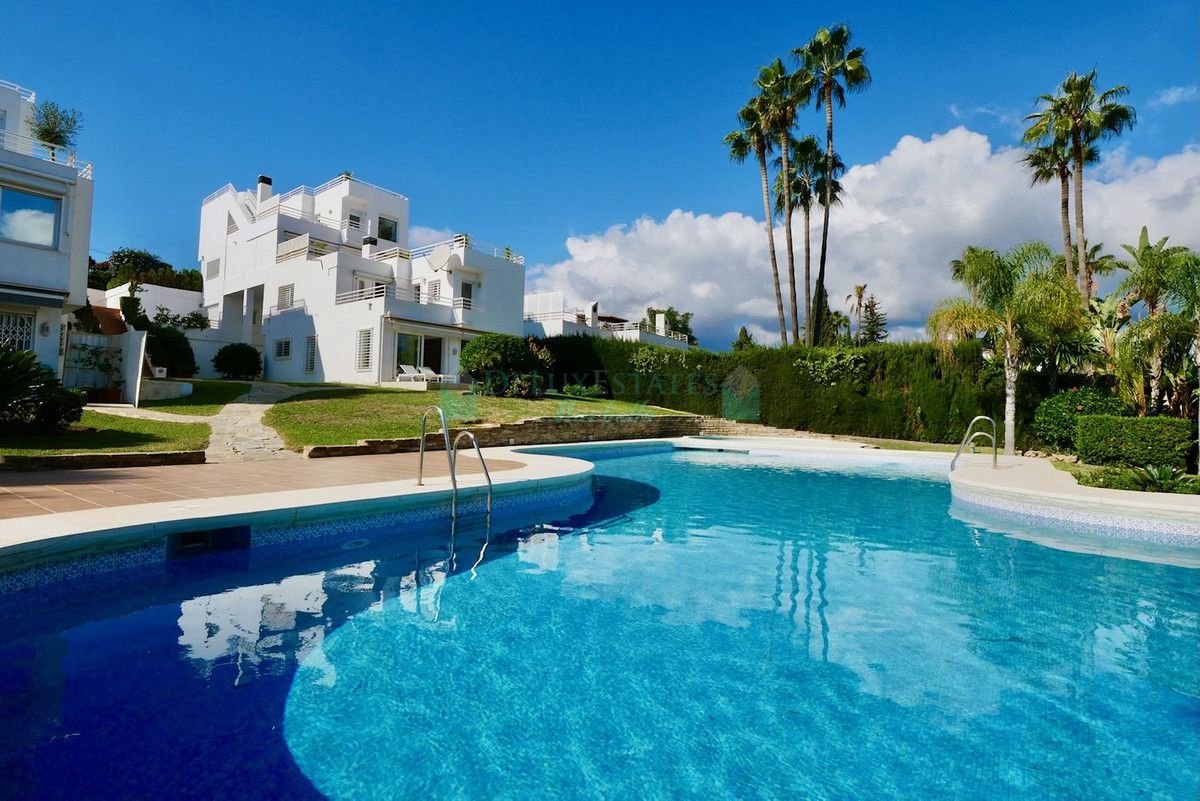 Villa Pareada en venta en Nueva Andalucia