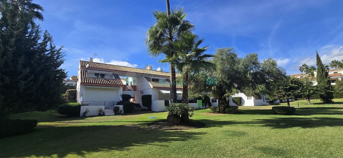 Penthouse for sale in New Golden Mile, Estepona