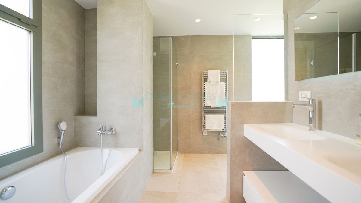 Villa for rent in El Paraiso, Estepona