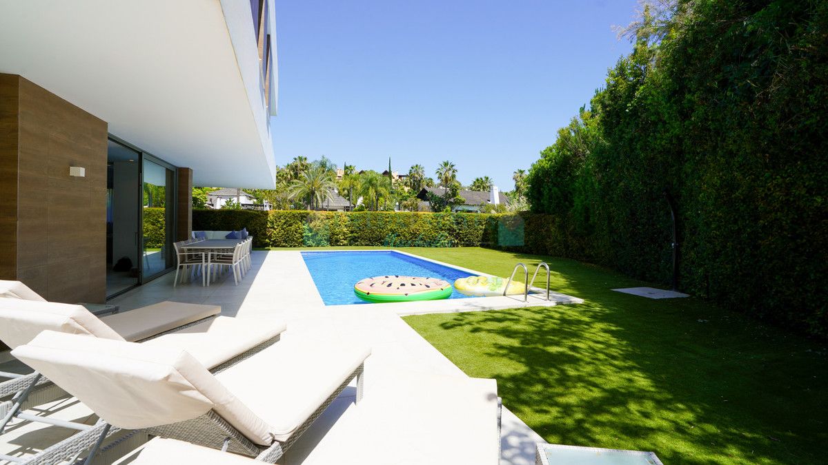 Villa for rent in El Paraiso, Estepona