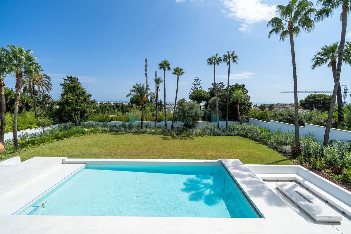 Villa for sale in Benahavis