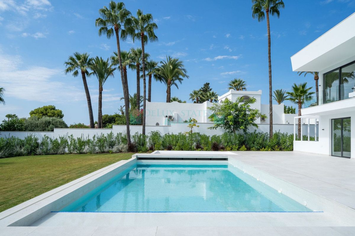 Villa for sale in Benahavis