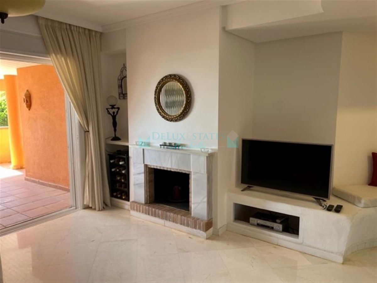 Apartment for sale in La Mairena, Marbella East