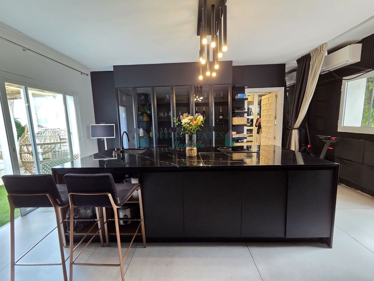 Town House for sale in Nueva Andalucia