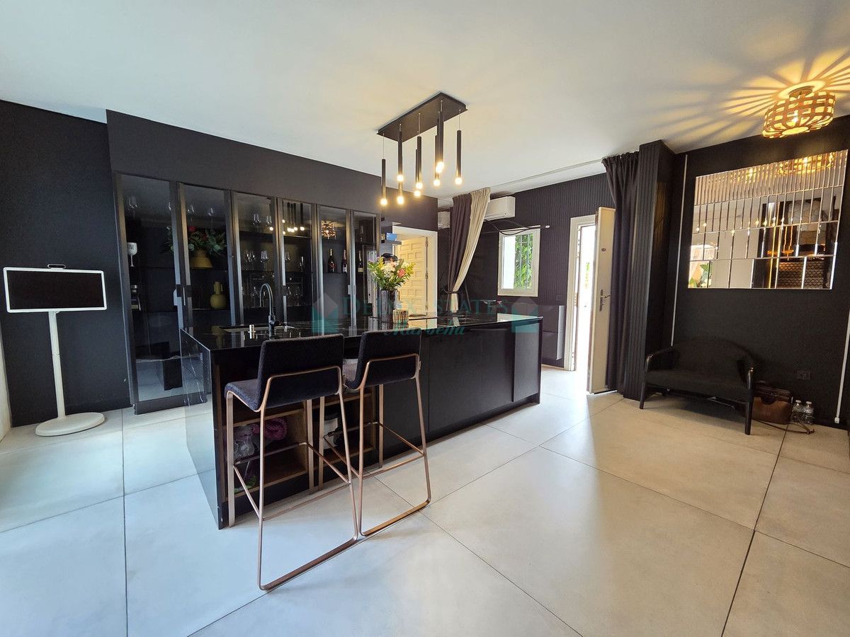 Town House for sale in Nueva Andalucia