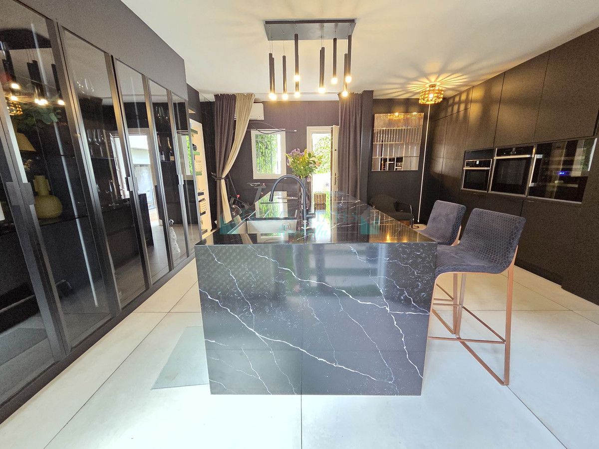 Town House for sale in Nueva Andalucia