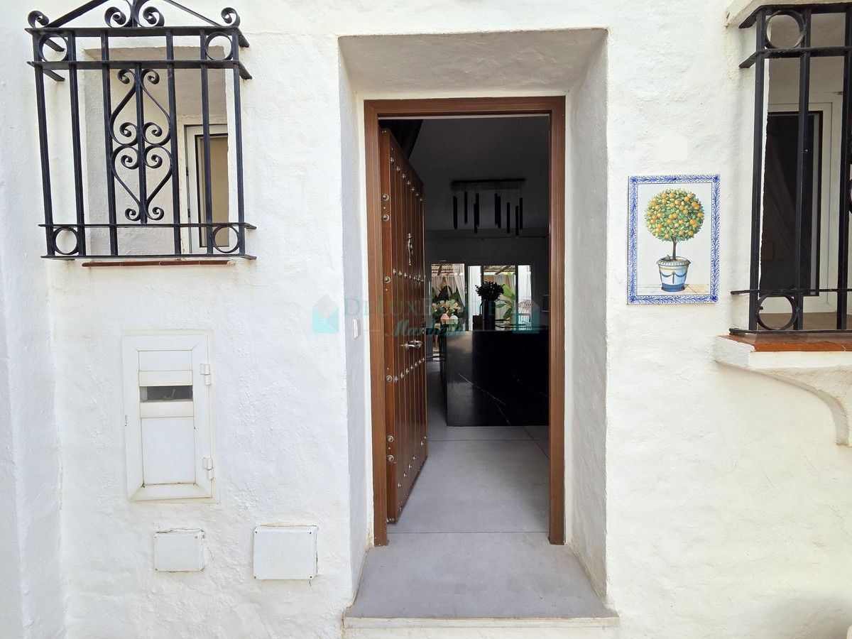 Town House for sale in Nueva Andalucia