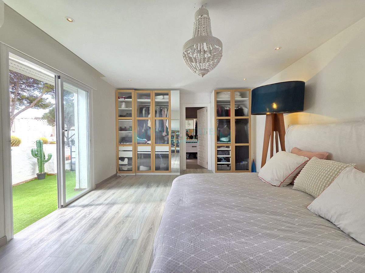 Town House for sale in Nueva Andalucia