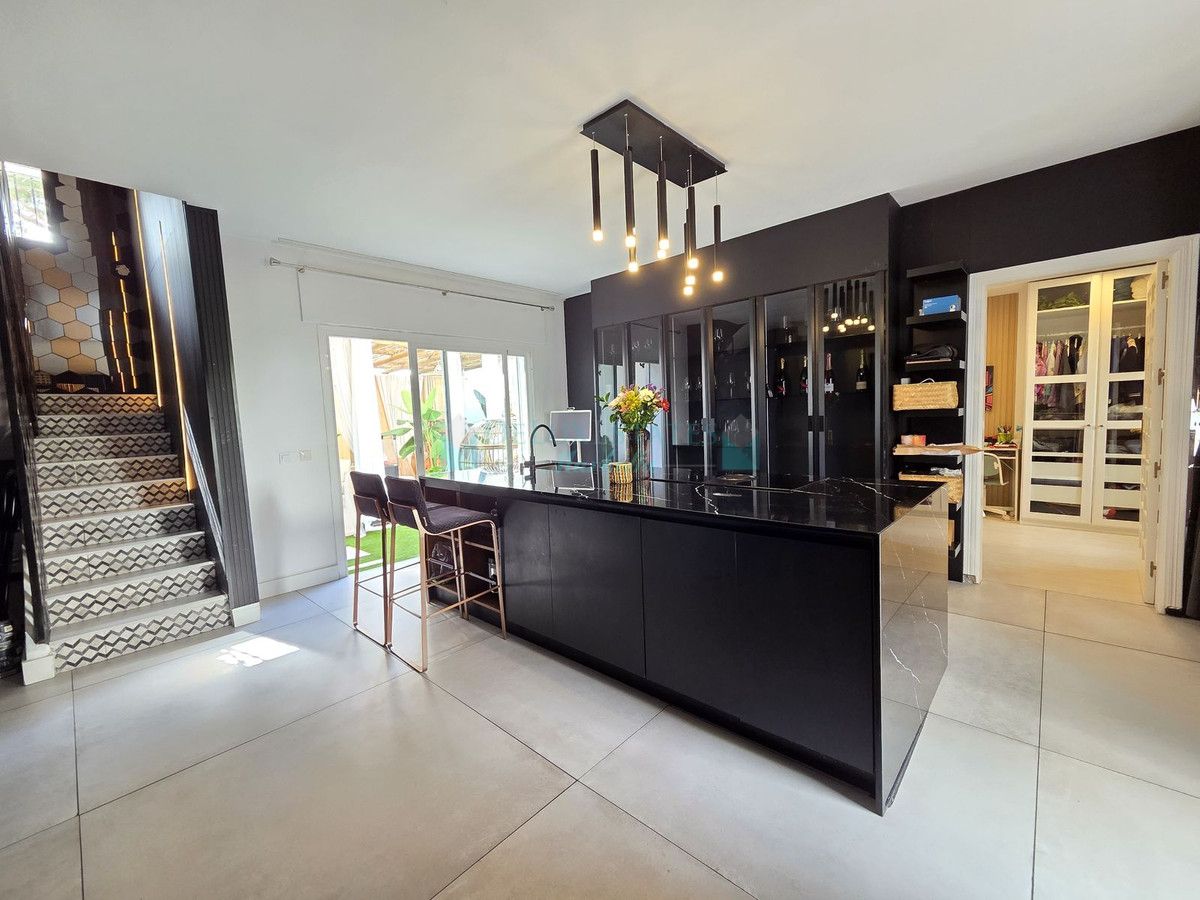 Town House for sale in Nueva Andalucia