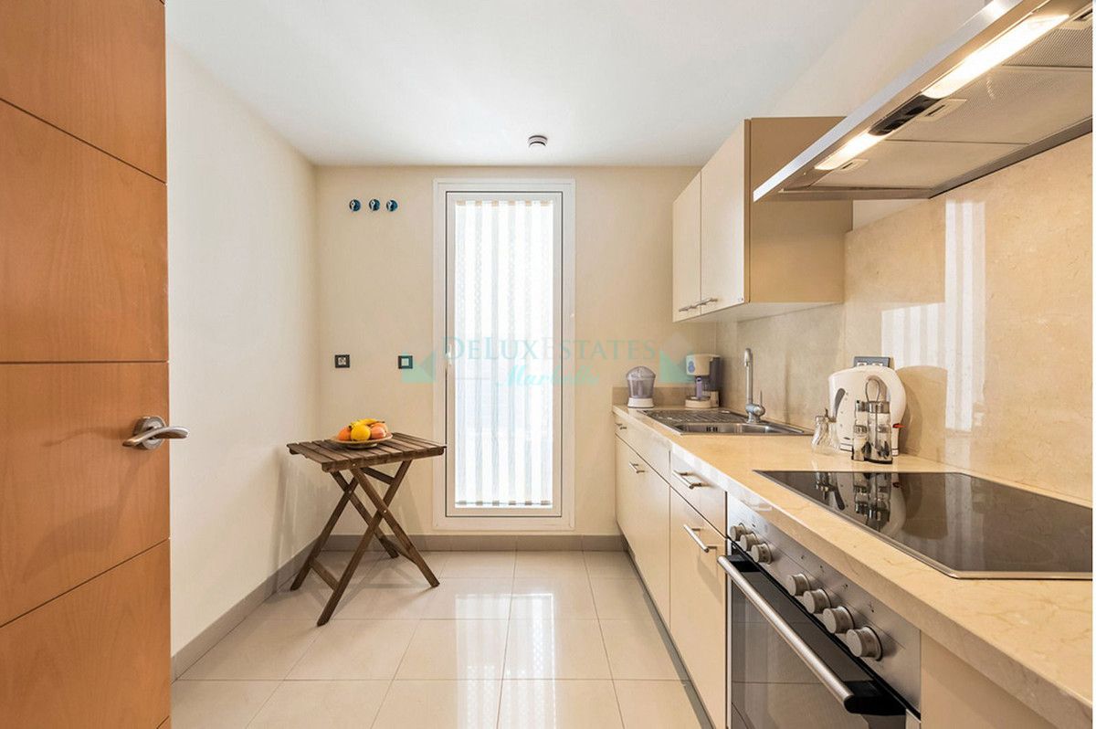 Apartamento Planta Baja en venta en El Paraiso, Estepona