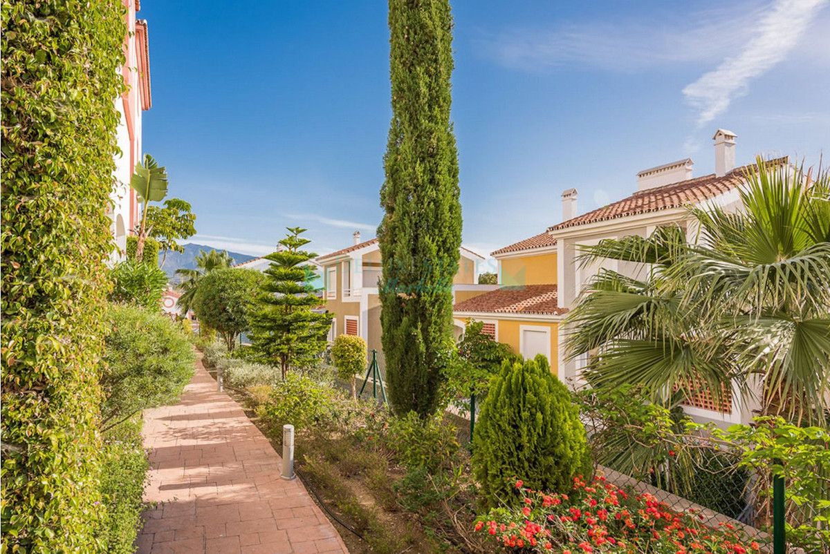 Apartamento Planta Baja en venta en El Paraiso, Estepona