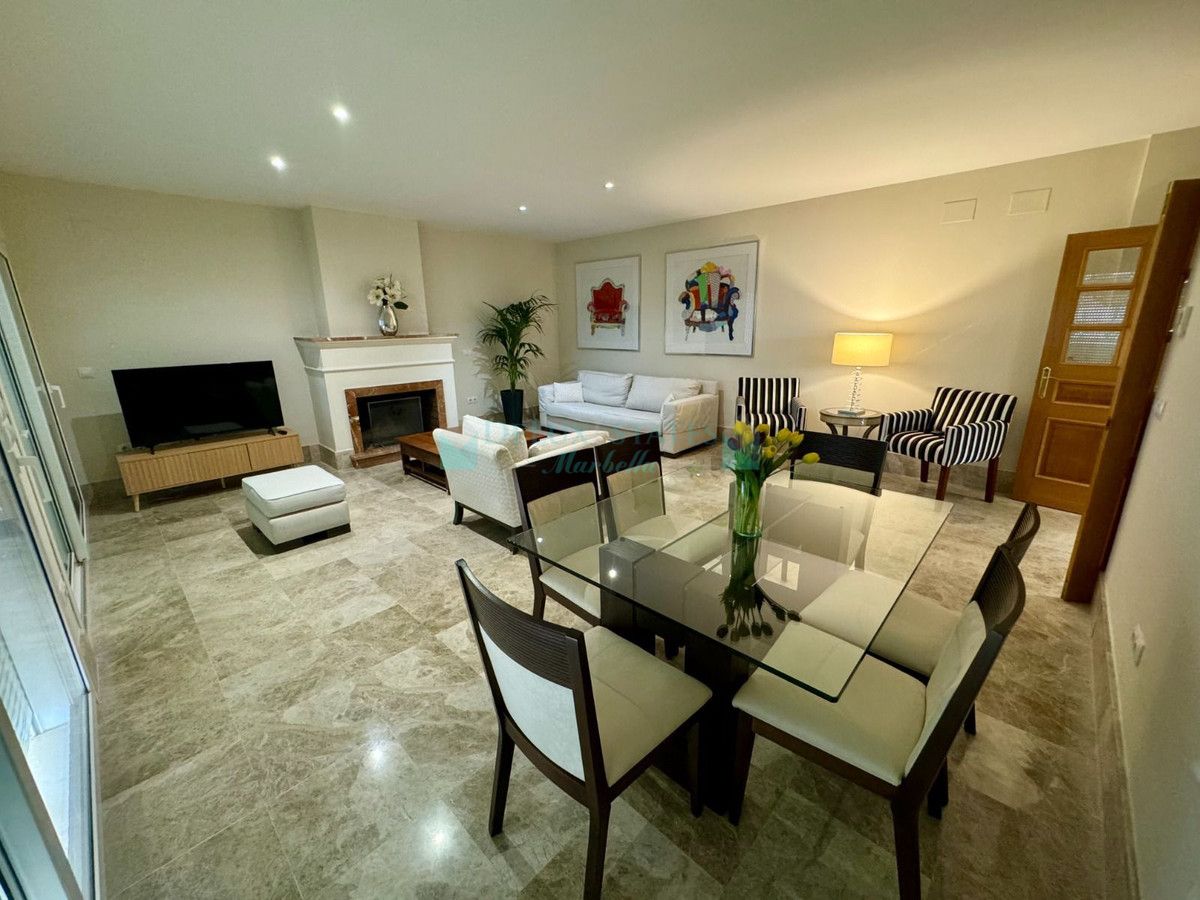 Apartment for sale in Santa Clara, Marbella East