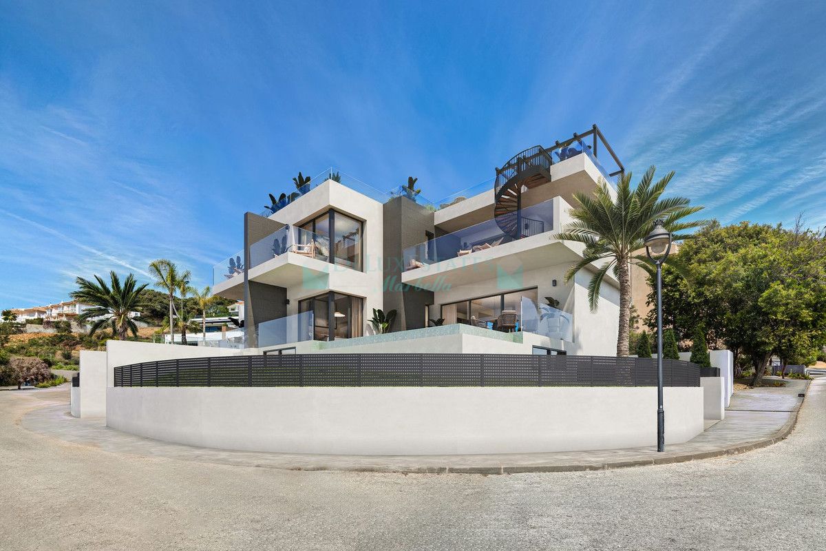 Villa for sale in Cabopino, Marbella East